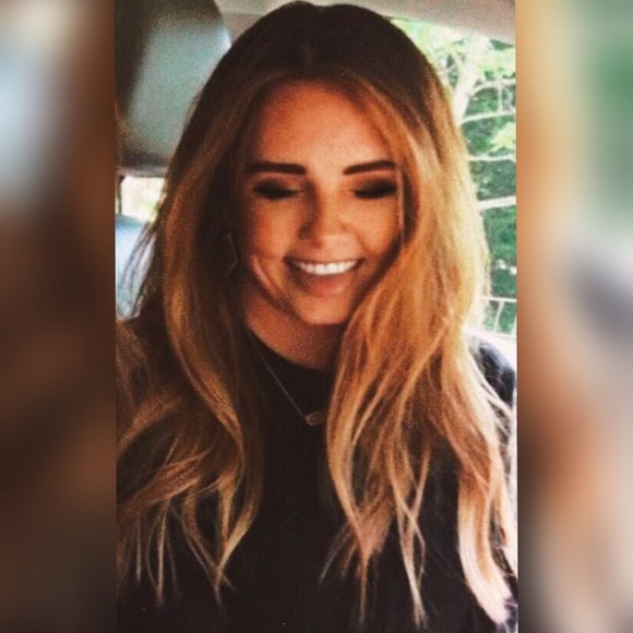 Meet your Posher, Cassandra - Picture 3 of 9